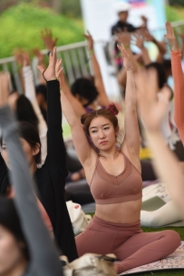 【精选街拍】Vol.3302 活力瑜伽畅想户外 [90P-1.75GB]